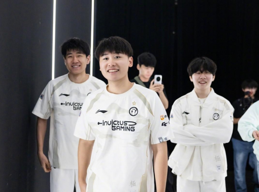 IG trên bảng xếp hạng LPL