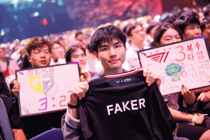 Phản hồi cộng đồng liên quan đến chữ ký Faker