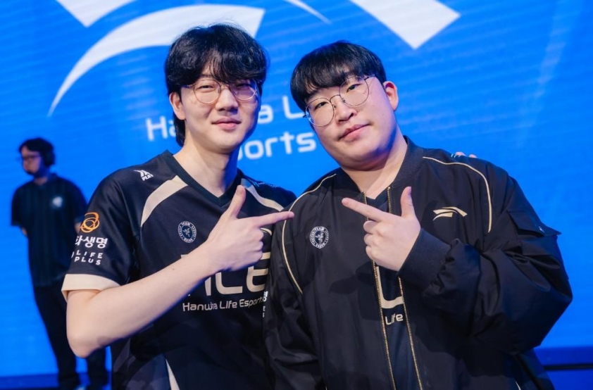 Các tuyển thủ HLE tập luyện chuẩn bị cho CKTG