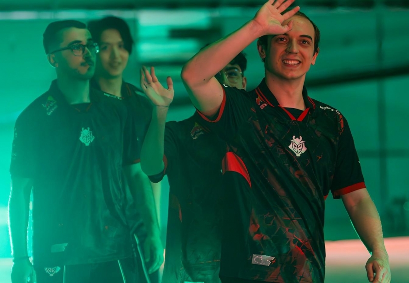 Đội hình G2 Esports tập luyện tại quán net bình dân