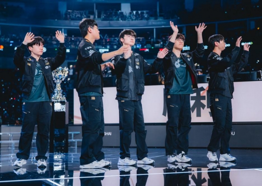 T1 ăn mừng chiến thắng