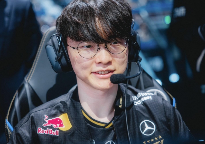 CKTG 2025: T1 vào chung kết nhưng Faker chưa hài lòng T1 chuẩn bị cho trận chung kết CKTG 2025