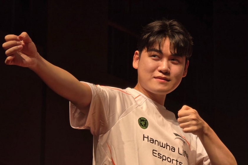 Gumayusi phấn khích