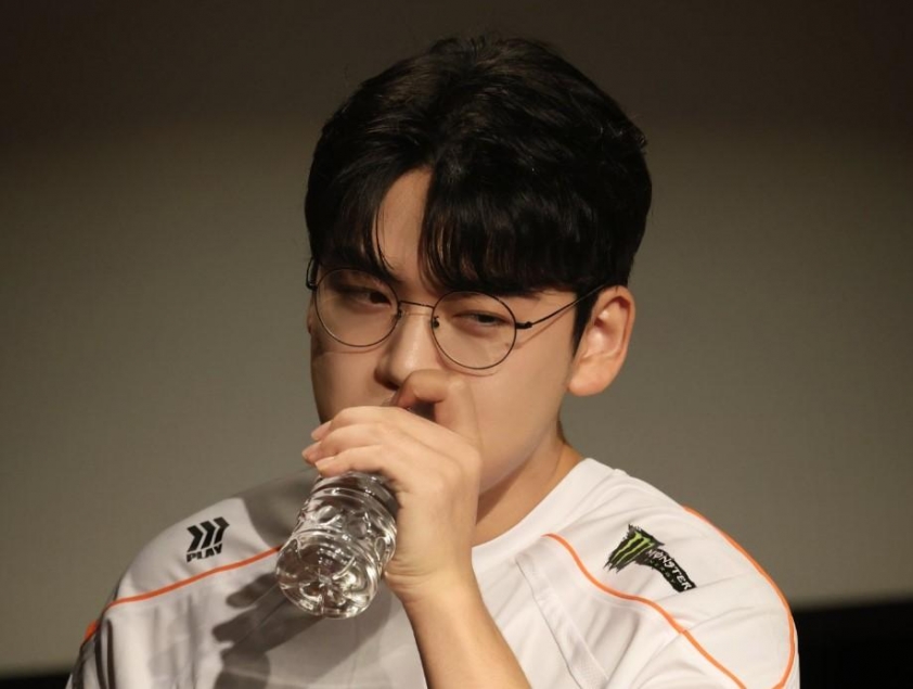 Các tuyển thủ chủ lực rời T1 Tuyển thủ Zeus và Gumayusi chia tay T1